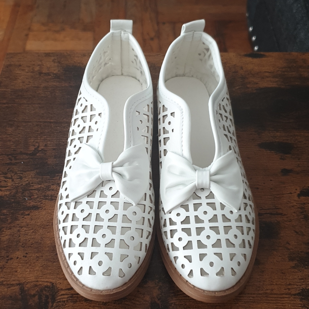 💫 2/25. White flat slip on sandles